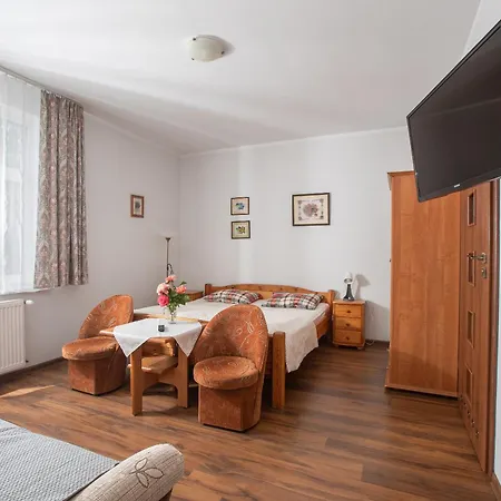 Δωμάτια σε οικογενειακή κατοικία 