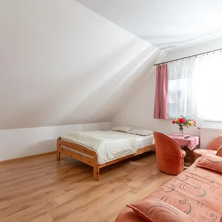 Δωμάτια σε οικογενειακή κατοικία 